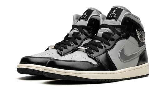 AIR JORDAN 1 MID SE WMNS Black Chrome FB9892 002