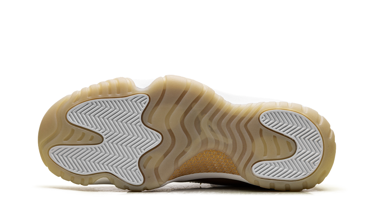 Air Jordan 11 Low WMNS Mother's Day AH7860 102